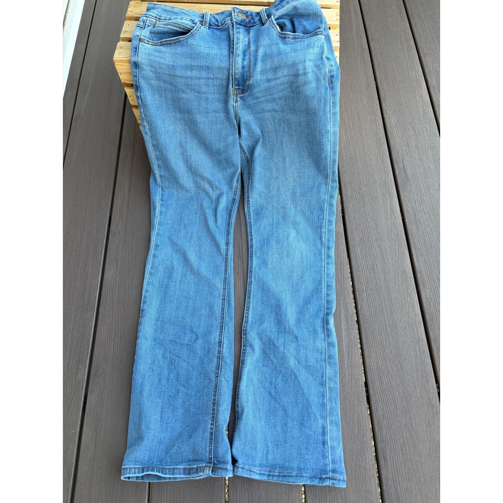 Wrangler Women's Bootcut Jeans Size 10/30 Light Wash Stretch Denim Western